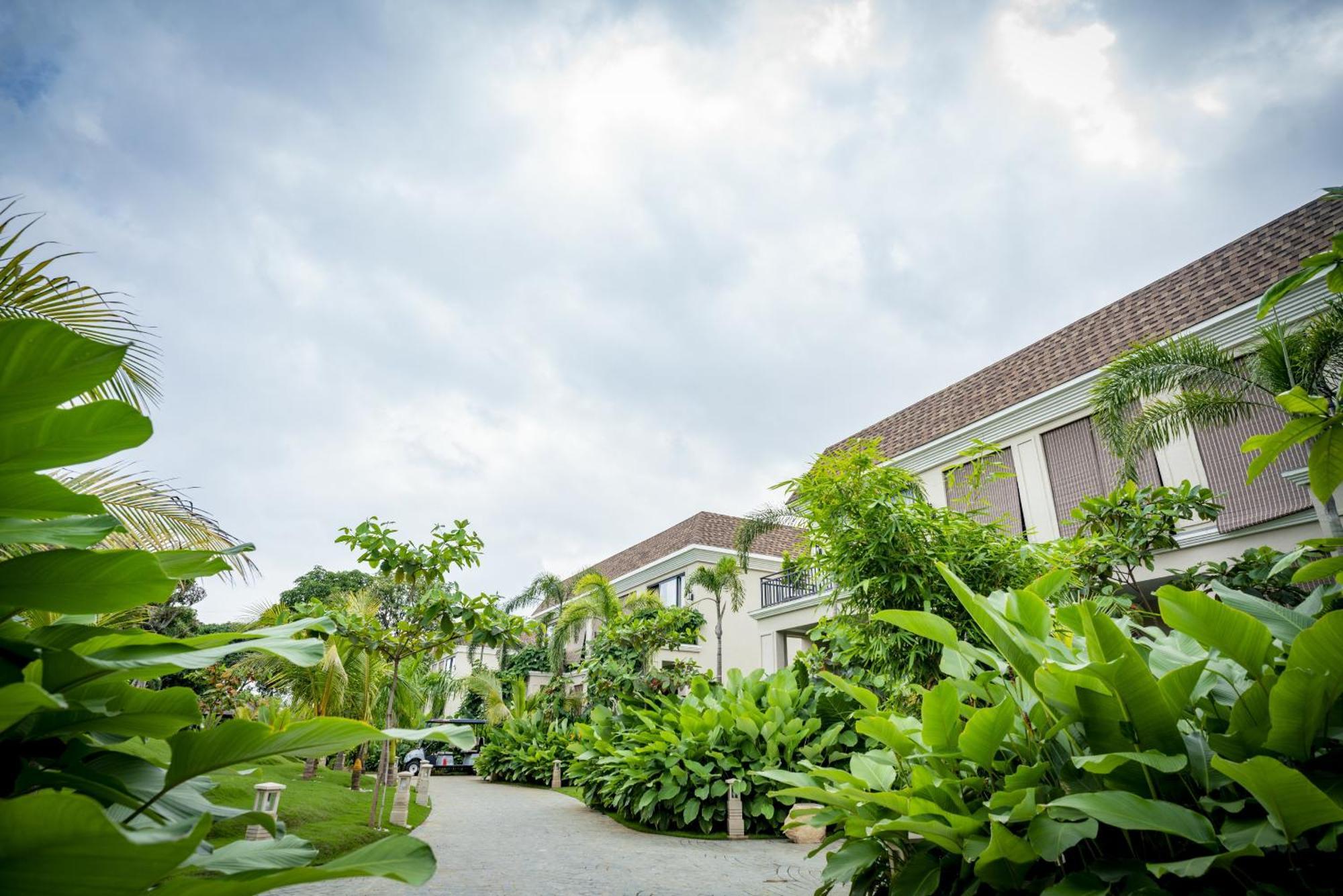 Maira Resort And Convention Centre Rāipur Extérieur photo